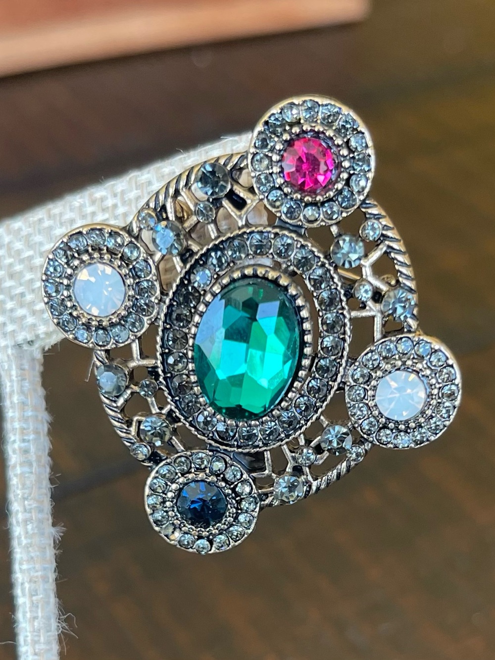 Vintage-Inspired Brooch Pin - NWOT
